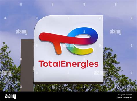 Totalenergies Logo Hi Res Stock Photography And Images Alamy