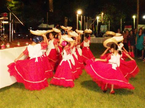 Paraguay | Traditional outfits, Folk dresses, World thinking day