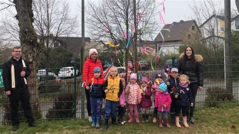 Maibaum Aktion im Familienzentrum Arche Noah Hünsborn