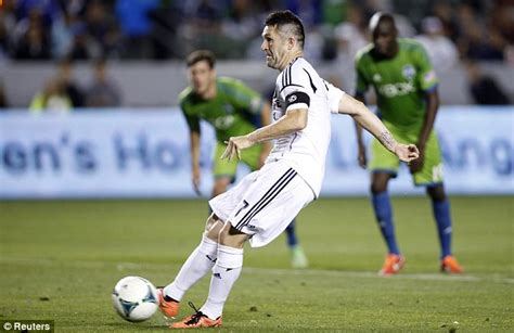 Robbie Rogers Is American Sports First Openly Gay Active Player Daily Mail Online