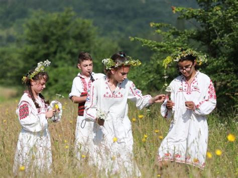 Еньовден празникът на лечебните билки Любопитно Vestibg