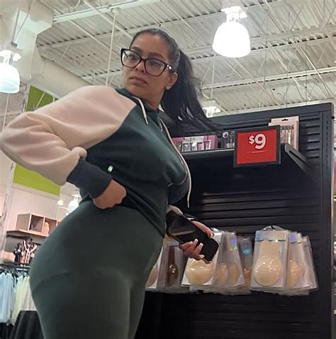 Nice Big Ass In Green Spandex Spandex Leggings Yoga Pants Forum