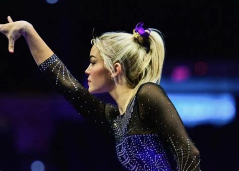 Lsu Gymnast Olivia Dunne Goes Viral Showing Backside On Balance Beam Page 4 Of 4