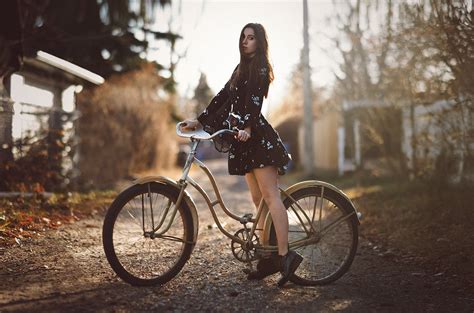 Women On Bike Wallpapers - Wallpaper Cave