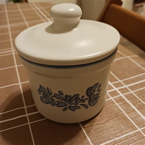 Pfaltzgraff Yorktowne Small Crock W Lid Etsy