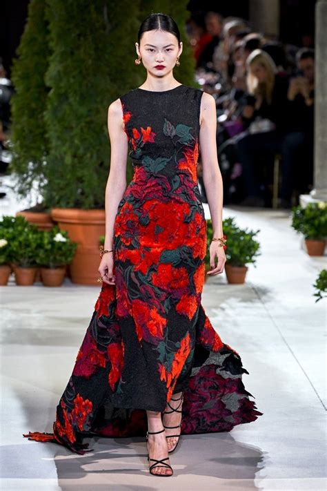 Oscar De La Renta Couture Fashion Beautiful Dresses Women S Runway