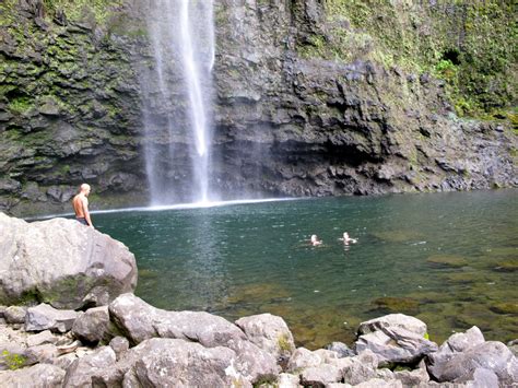 Life, Love, and the Pursuit of Core Strength: Hike to Hanakapi'ai Falls