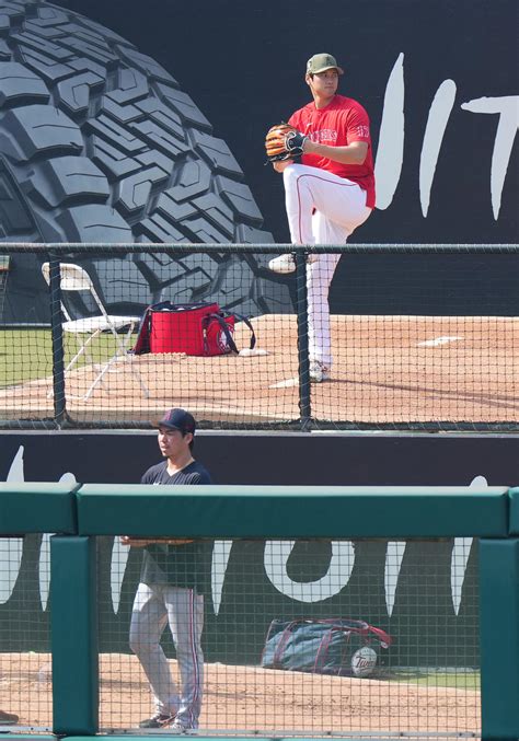 大谷翔平、試合前に前田健太と談笑 入れ替わりでブルペン投球、翌日の登板へ順調調整37球 Mlb写真ニュース 日刊スポーツ