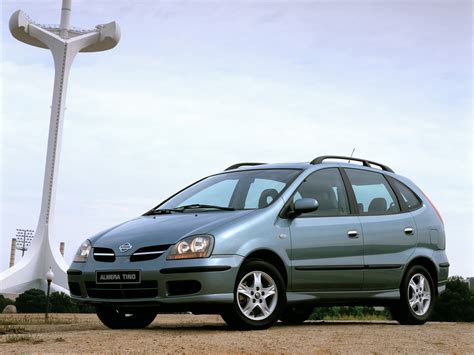 Nissan Almera Tino Specs Photos