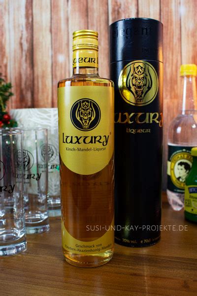 Luxury Liqueur Der Liqueur In Der Goldenen Flasche Susi Und Kay