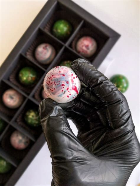 Коробка конфет. Bonbons. | Handmade chocolates, Instagram profile ...