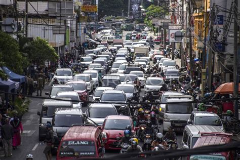 KEPADATAN LALU LINTAS DI BANDUNG ANTARA Foto