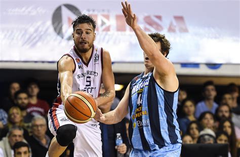 San Lorenzo goleó a Regatas y acaricia el título