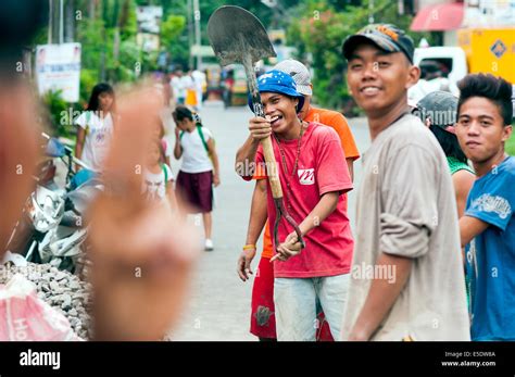 Mindanao Workers Hi Res Stock Photography And Images Alamy