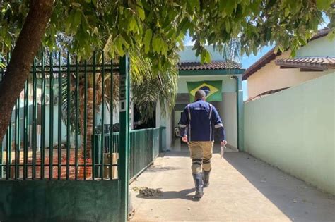 Homem Encontra Filho Adolescente Morto No Quarto E Arma De Fogo Ao Lado