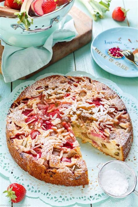 Saftiger Erdbeer Rhabarber Kuchen Mit Joghurt