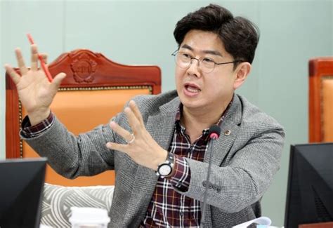 경기도의회 윤충식 의원 “사회적 약자 지원사업 감액 유감 표명 후 지원확대 방안 마련” 촉구