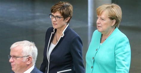 Annegret Kramp Karrenbauer Ist Als Neue Deutsche