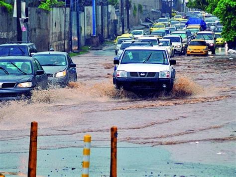 Inundaciones Y Desprendimiento De Techos Por Lluvias En Panamá Videos