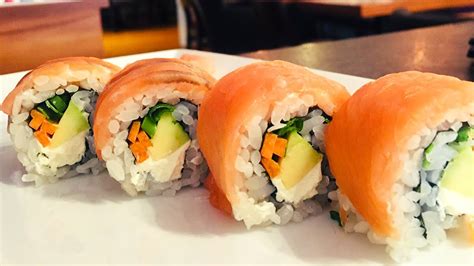 Fusion Sushi Uramaki Roll Salmon Sushi Tempura Shrimp Spicy Mayo