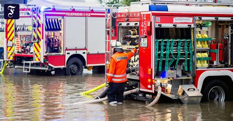 Bayern Und Schleswig Holstein Feuerwehren Nach Starkregen Im Einsatz