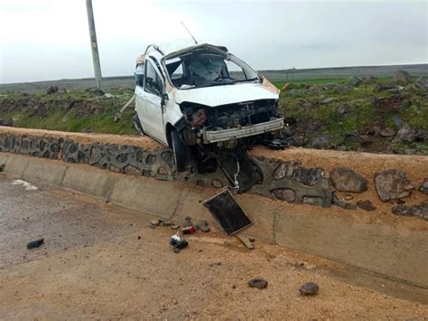 Şanlıurfa da hafif ticari araç şarampole devrildi 1 ölü 2 yaralı