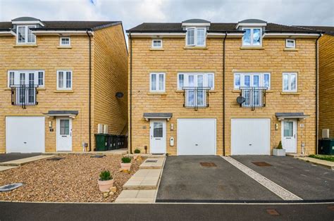 Bed Semi Detached House For Sale In Staincliffe Drive Keighley