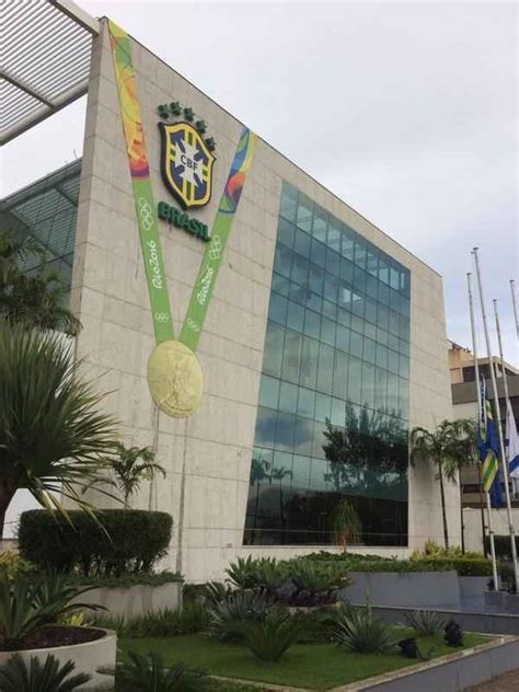 Sede Da Cbf Amanhece Medalha De Ouro Na Fachada Nesta Segunda Feira