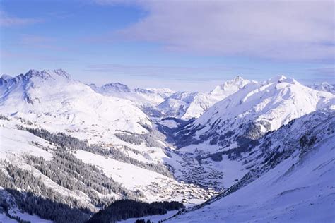 无人横图室外白天正面旅游度假石头美景山雪雪山大雪奥地利欧洲阴影光线石子影子冰积雪景观山峰雪景云