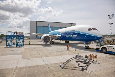 Boeing 787 Dreamliner Pictures: Boeing 787 Dreamliner Ground 001