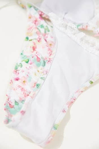 Wholesale Sexy Floral Printing Padded Lace Bow Halter Neck Triangle Bikini Set BA017535