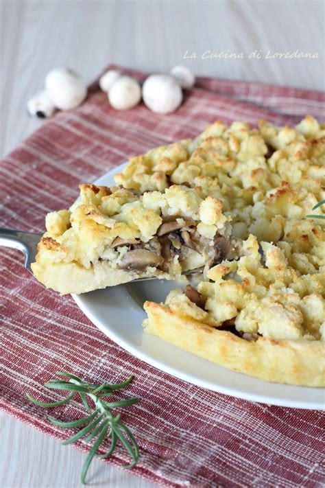 Sbriciolata Di Patate Con Funghi E Salsiccia Un Piatto Ricco E Gustoso