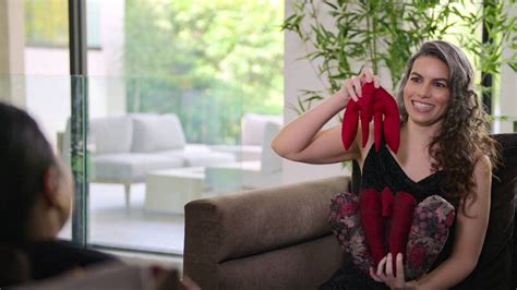 Sex Love Goop Review Gwyneth Paltrow A Wok Brush And Wolverine Claws On Netflix