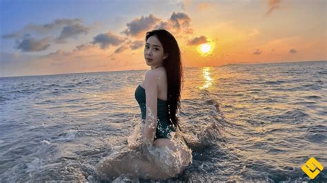 Gái Mặc Bikini Tự Tin Tỏa Sáng Giữa Biển Cả Với Phong Cách Cá Tính Và Quyến Rũ Khó Cưỡng