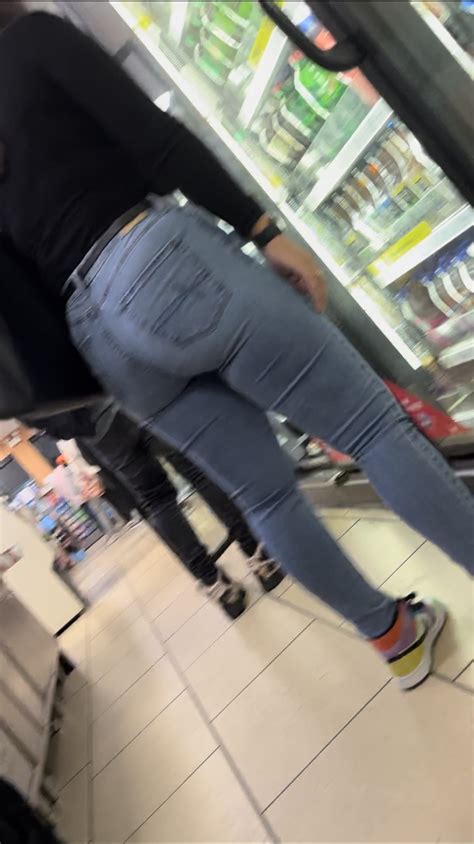 Latina College Girl With Nice Ass At Eleven Got Caught Tight Jeans Forum