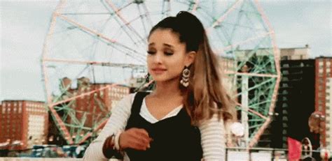 Ariana Grande GIF - Ariana Grande SNL - Discover & Share GIFs