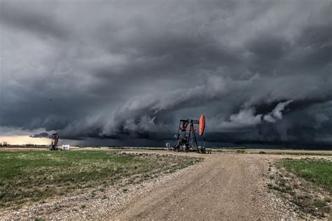 Storm Chasing - PHOTONews Magazine