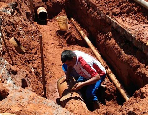 Rompimento de adutora e queima de bomba afetam abastecimento de água em