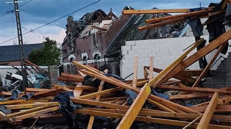 Tornado Richt Grote Schade Aan In Dorpen Noord Frankrijk