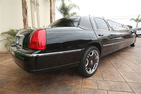 Lincoln Town Car Limousine Rental | Book Online Today!