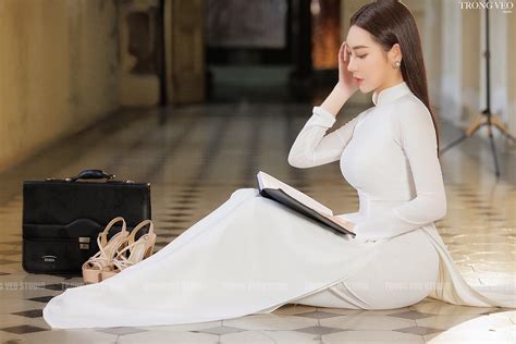 Hot girl Kim Dung xinh đẹp duyên dáng với áo dài trắng thướt tha