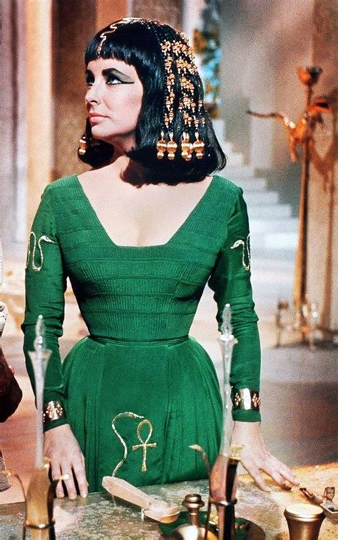 Charting Elizabeth Taylors Powerful Costumes In Cleopatra Elizabeth Taylor Academy Award