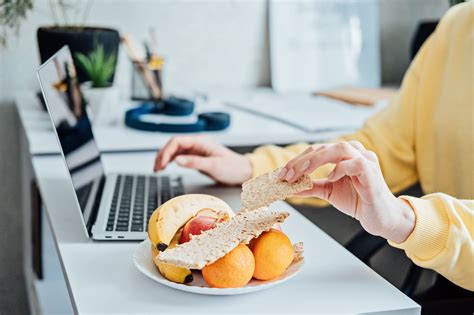 Consejos Para Comer Saludable Y Evitar Las Tentaciones Durante El