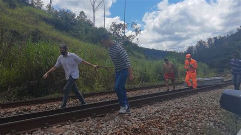 Corpo De Pai Que Se Afogou Em Rio Ap S Salvar Filha Encontrado