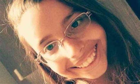 Menina morre ao cair e bater a cabeça durante desafio na escola veja