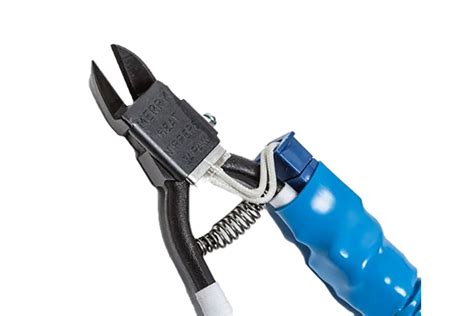 heated nippers enable  efficient degating plastic part cutting