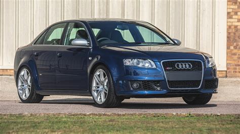 С молотка пустят 14-летний седан Audi RS4 почти без пробега. Возможно ...