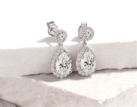 Customizing Your VVS Diamond Earrings - Friendly Diamonds