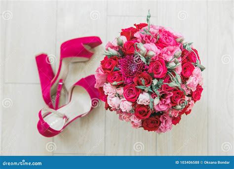 Ramalhete R Stico Do Casamento As Rosas Brancas E Vermelhas As