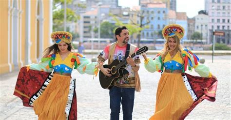 Paulista North Way Shopping Esquenta O Passo Para O Carnaval